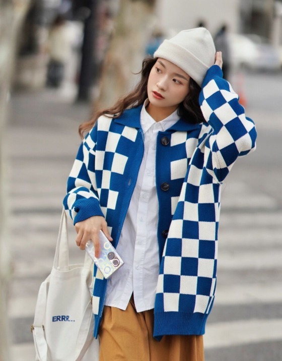 格纹 “针织衫+半裙”才是今冬最火穿搭,简约大方又时髦,照穿准没错