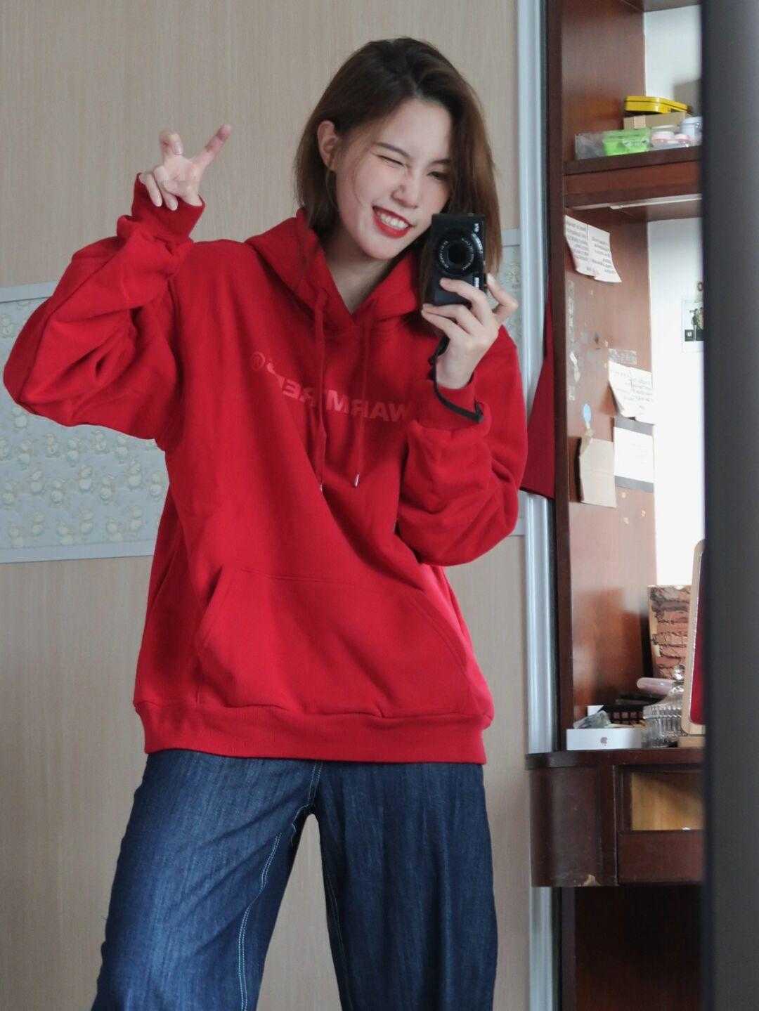 喜庆 元旦跨年如何穿?原来红色外套这么喜庆,太适合跨年了