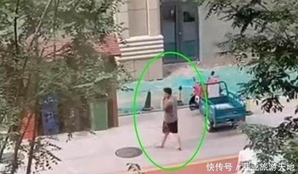 宝爸|宝妈坐月子,宝爸偷偷去撸串,不经意间的对视,堪称“死亡凝视”