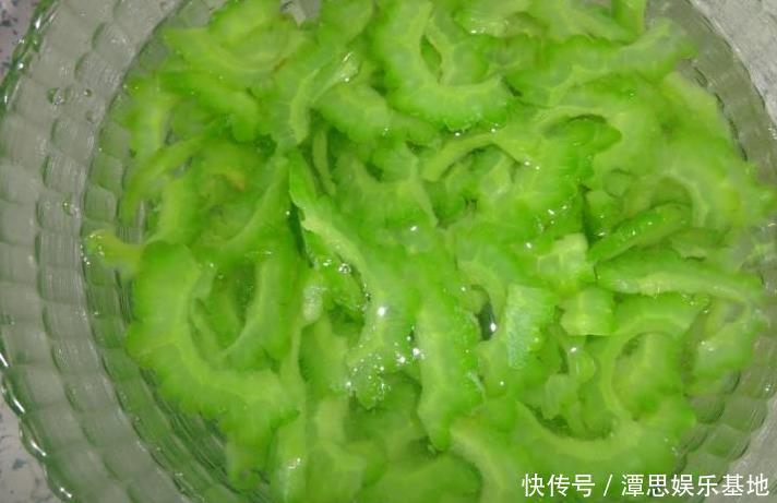 凉拌菜|做凉拌菜时,只知道放生抽是不对的,教你正确方法,拌啥都好吃!