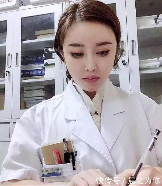 健美|山东美女医生火了,通过健身打造完美身材,一身肌肉获得健美冠军