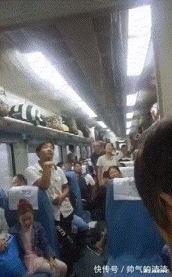 |搞笑GIF趣图公司里一个未婚女同事,天天蹭我车上下班