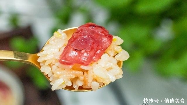 饭菜一锅出,简单又方便,香喷喷的,孩子连吃两大碗!