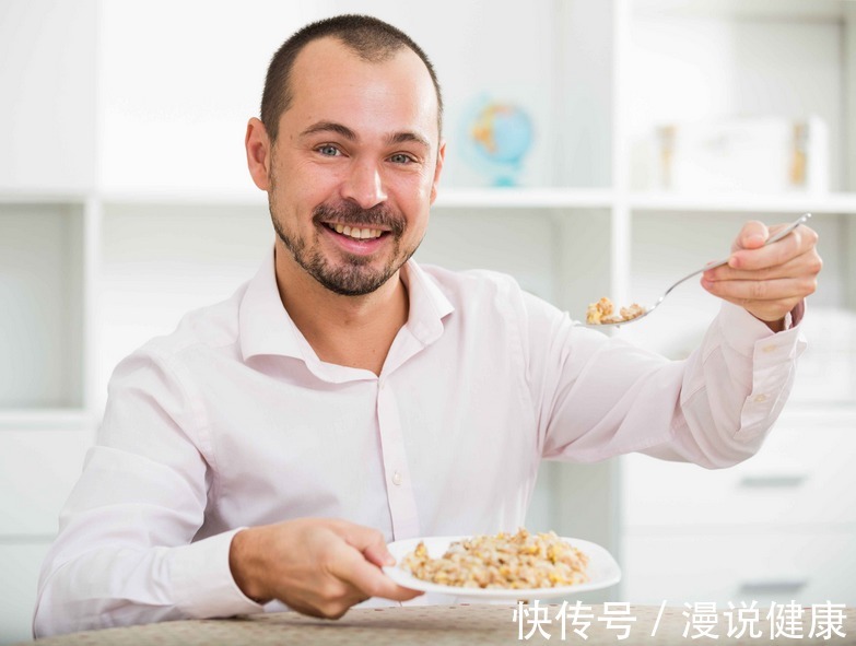 黑木耳|吸烟有害健康!老烟民们,不妨多吃3种食物,给自己的肺减轻负担