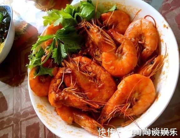 茄汁大虾|周末在家聚餐,4个菜不到100元,朋友:下馆子,还不如来你这