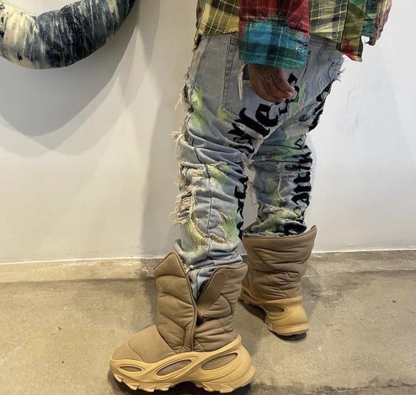 Yeezy又要出新鞋型了？Puffer Boot上脚图实物近赏