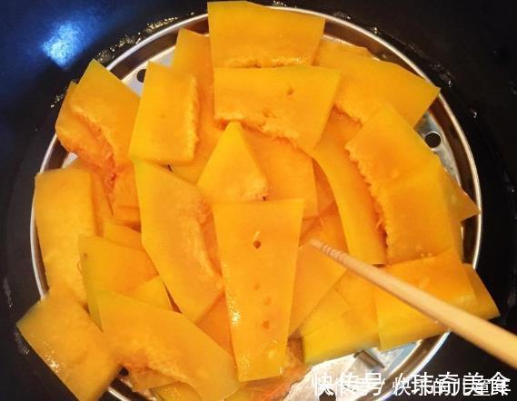 南瓜|做南瓜饼，不要只加糯米粉，教你好方法，南瓜饼好吃翻倍，特香软
