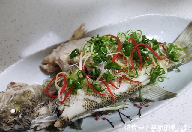 鱼肉|做清蒸鱼,多加关键的一步,鱼肉鲜嫩,还不带一点儿腥味!