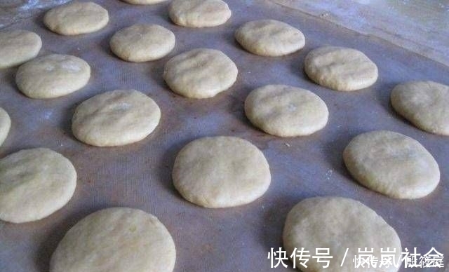 做南瓜派时,不要只记得加糯米粉,多加这两步,简单可口