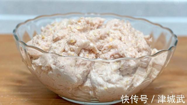 萝卜和它一起炖,味道特别鲜!热腾腾端上桌,营养下饭,吃完暖和