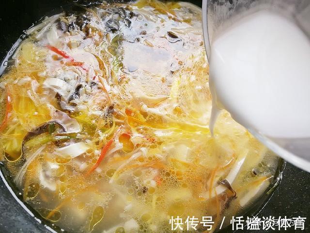 黑木耳|寒露过后,天气乍寒多喝汤,豆腐和这3样食材搭配,从头暖到脚