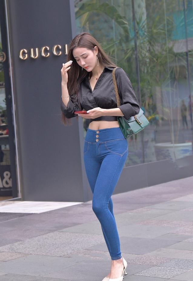 牛仔裤 高腰牛仔裤穿在身上尽显女性的独特魅力,显瘦修身有气质!