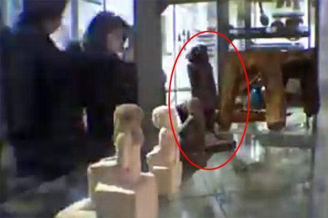 雕像!这座博物馆有个纳布西努雕像,它为何会在白天自转,专家给出解释