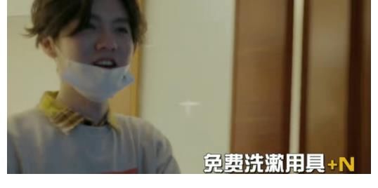 邓超、陈赫和鹿晗去帮彭彭收拾行李，连酒店的沐浴露都不放过？