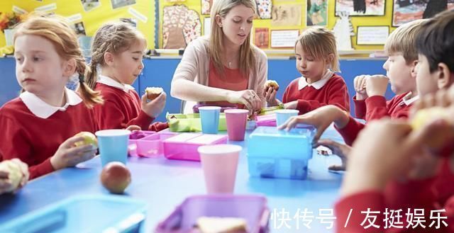 纸巾|妈妈总觉得女儿身上有异味，脱下孩子裤子的一瞬间，妈妈崩溃了
