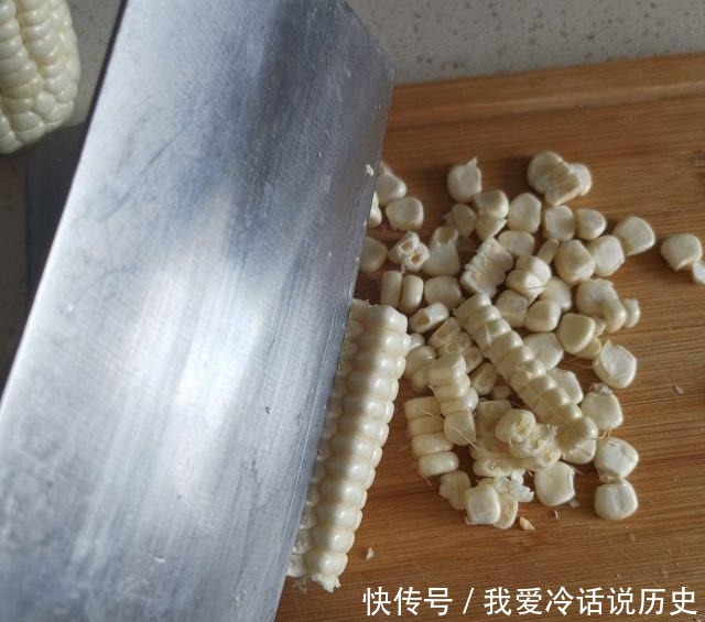 金沙玉米,金黄酥脆,干香好吃,也可做零食吃!
