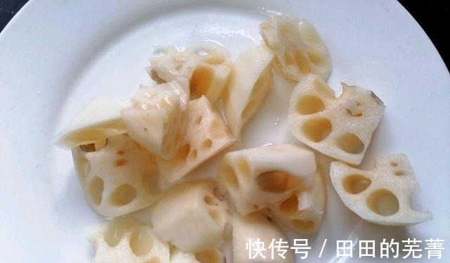 香糯|超级营养餐莲藕炖猪蹄，口感香糯，咸香味美，满满的胶原蛋白！