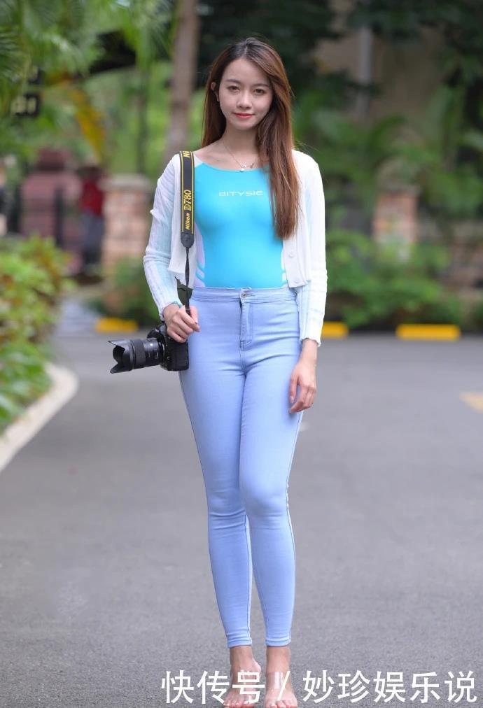 开衫|胯窄女孩这样穿绝对不踩雷,白色开衫搭配紧身牛仔裤,清新又自然