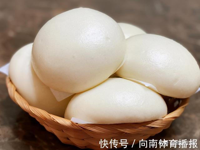 发面|天冷蒸馒头,发面时除了加酵母,多加这2样馒头个个松软雪白