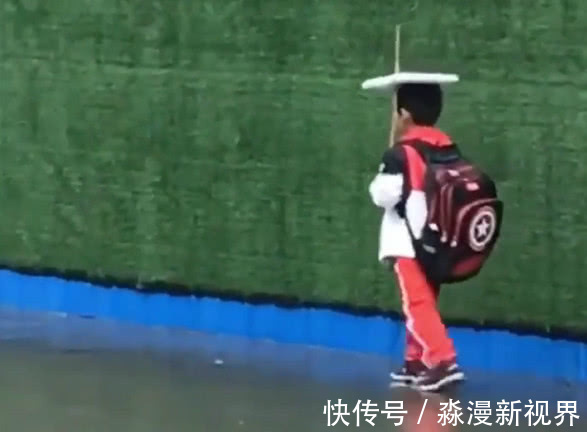 生活态度|“宁采臣宝宝”走红,淋不淋雨的无所谓,重要的是生活要有仪式感