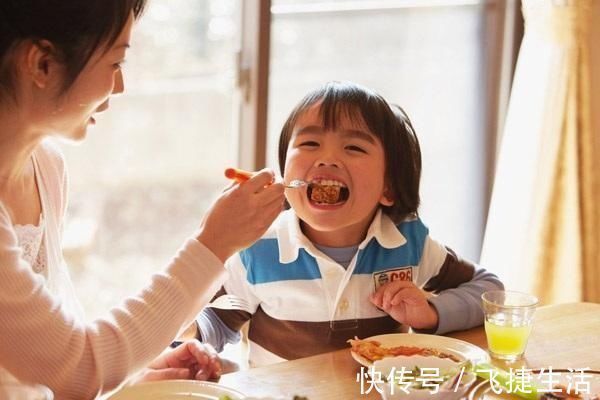 流食|2岁孩子肠胃负担过重，儿科医生：和孩子长期吃的这两种饭有关