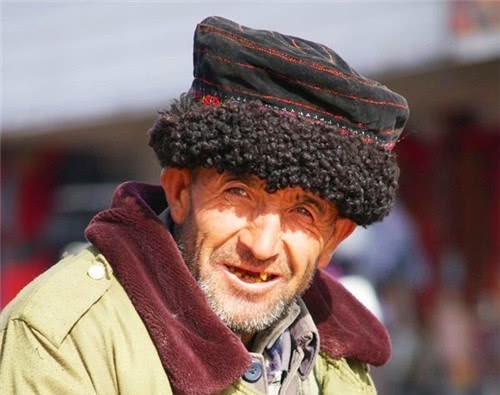 中国唯一白种人民族,守卫祖国边疆千年,为纯正血统选择近亲结婚