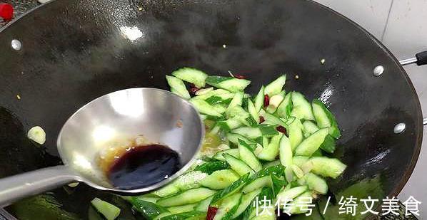 炝炒黄瓜|黄瓜的新做法,脆爽入味,做法简单,比拍黄瓜好吃多了!