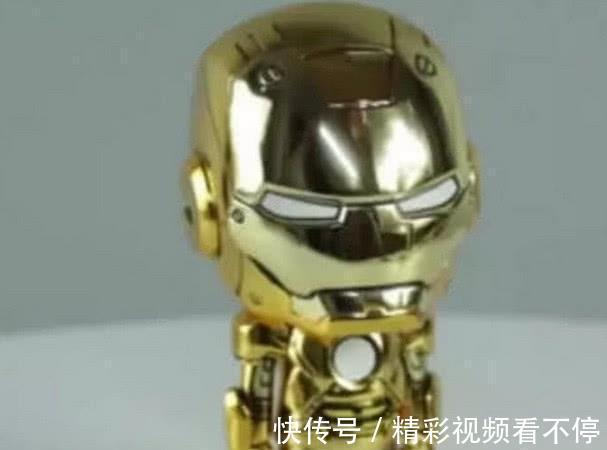 钢铁侠手办|土豪晒黄金钢铁侠手办,看到旁边赠品,网友:别说了,我只要赠品
