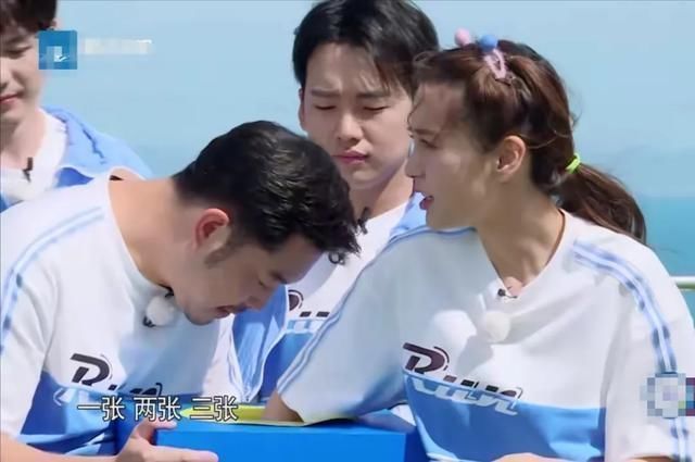 段奧娟|“跑男”第100期鄭愷奪冠,楊穎揭批導(dǎo)演造假為啥不放李晨名牌