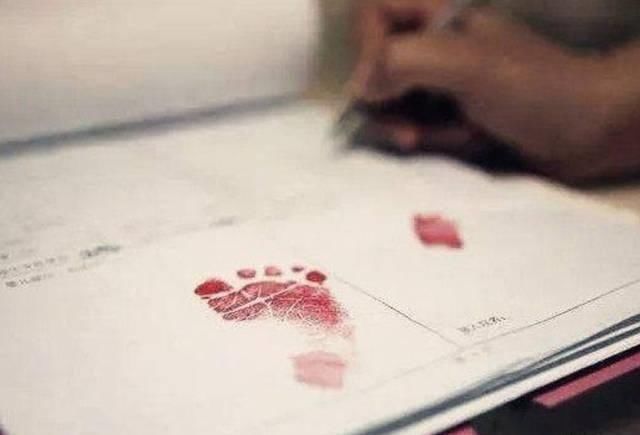 脚印|新生儿出生为什么要被留脚印医生不告诉,可父母要知道