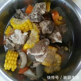 浮沫|炖排骨,直接焯水就错了!大厨再加一步,肉质软烂无腥味,真香