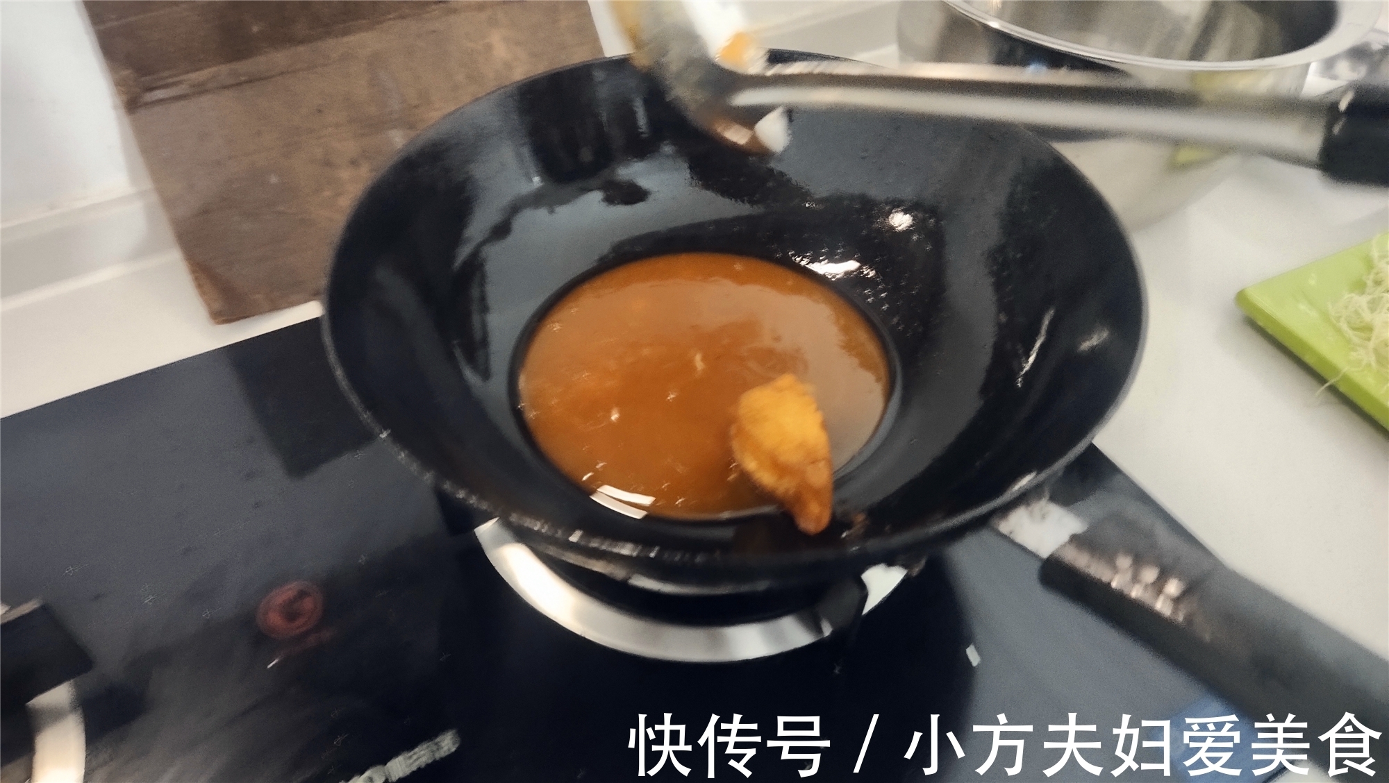 小方教你做家庭版拔丝馍，香甜可口金黄酥脆，咬上一口能爆汁！