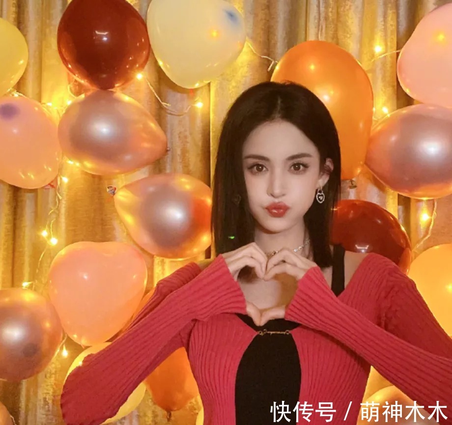 明星年夜饭来了!肖战下厨荤素搭配,关晓彤丰盛,颖儿晒春晚伙食