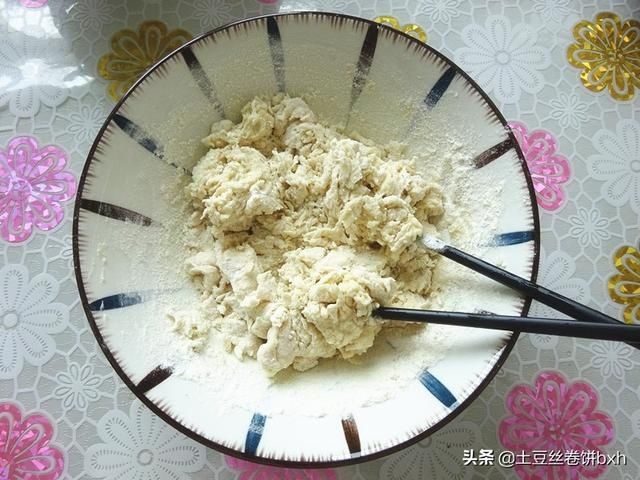 平底锅|烧饼这么做真省事，平底锅就完成，多加一样材料太香，冷热都好吃