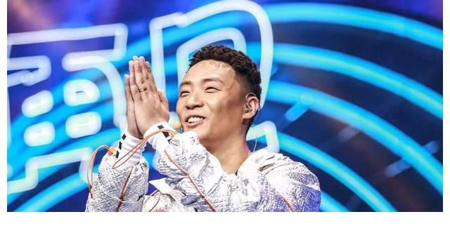 這就是街舞：比起來(lái)場(chǎng)上所有選手，這位才稱得上是首屈一指的大神