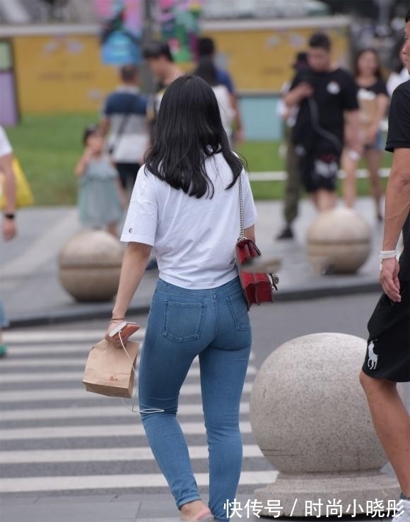 臀型 宽臀型女性偏爱牛仔裤搭配,美的惬意又清新,好看又自信