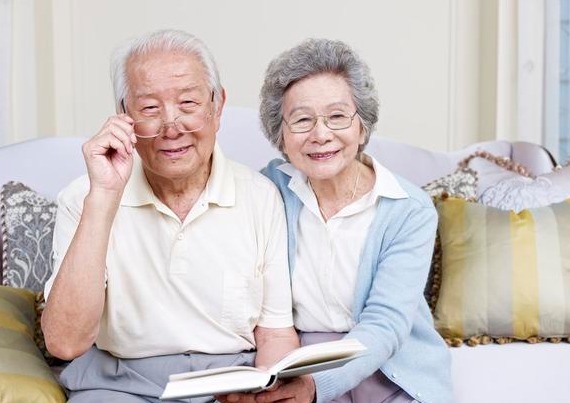 救护车|老年人只相伴不领证可行吗2个60多岁女人的经历给大家提了个醒