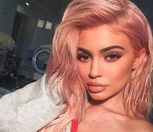 产妇|有种“产妇”叫卡戴珊,自己动手拽出婴儿,网友恐怖如斯