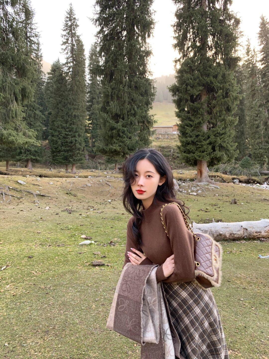 个子|小个子女孩快冲!今冬穿一条格纹裙就够了,养眼减龄还耐看