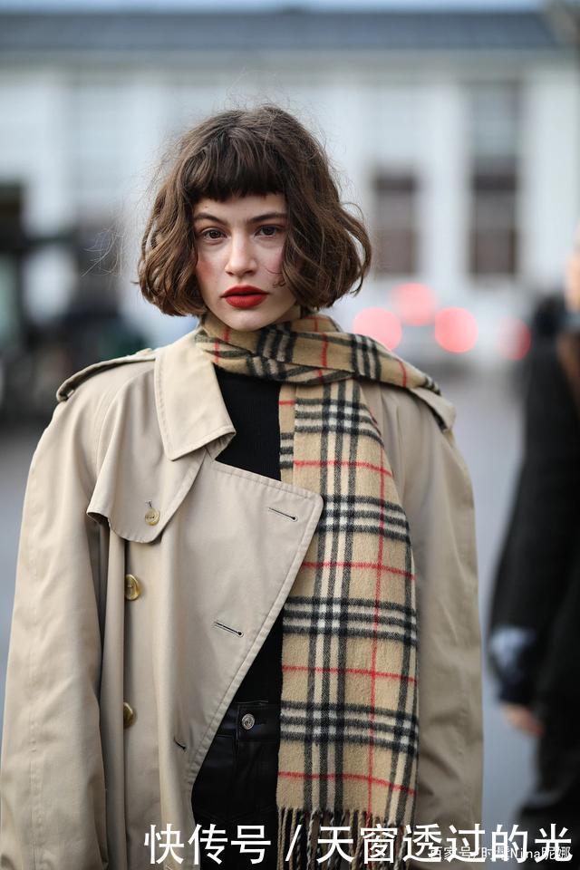 趋势|冬季围巾如何选抓住流行趋势选这3条,才显得高雅又年轻