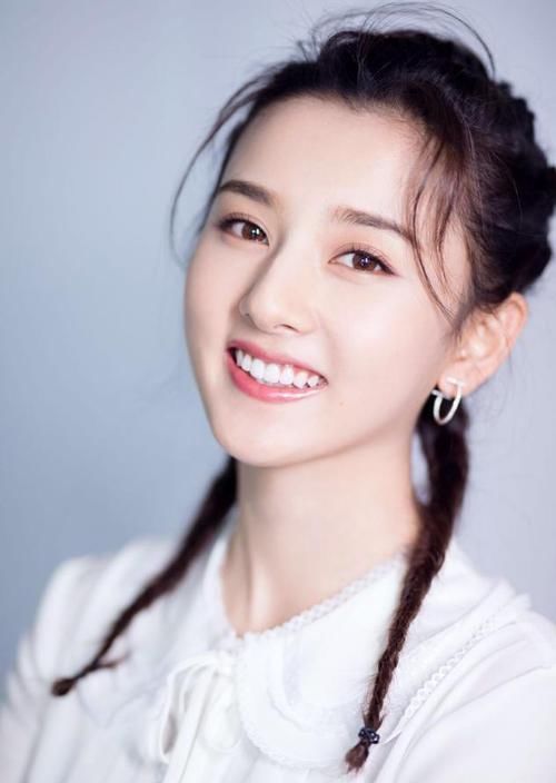 扎马尾时别犯这3个错误,不然会变得很像村花,颜值再高也白搭