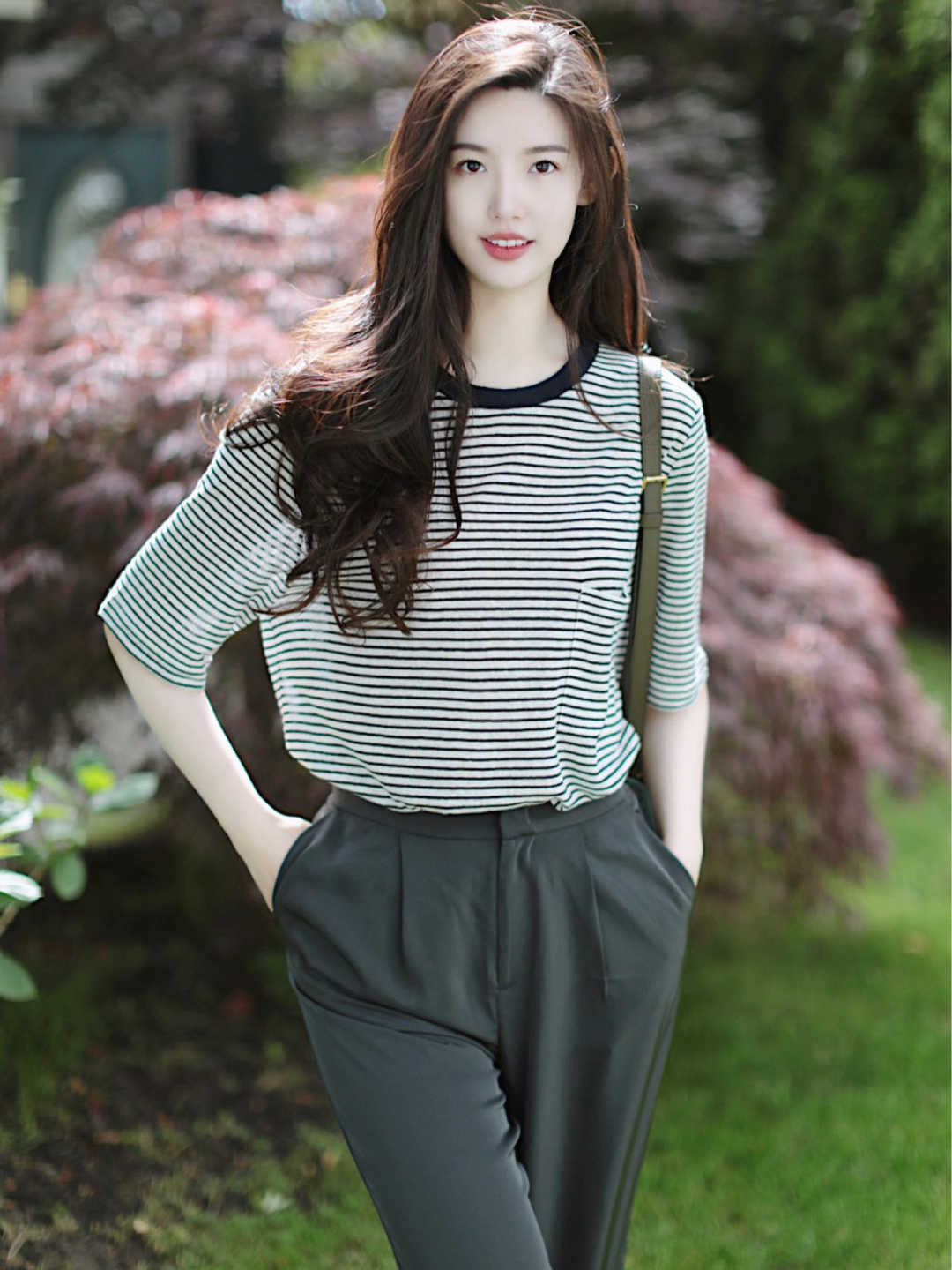 纯色|夏季这样搭,凉快的同时还更舒适又时髦,条纹衫搭五分裤,超洋气