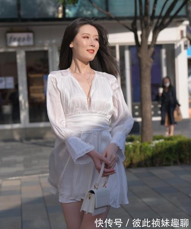 优雅 简约修身的雪纺裙,风格大方高级,帮你轻松打造优雅出众的形象!