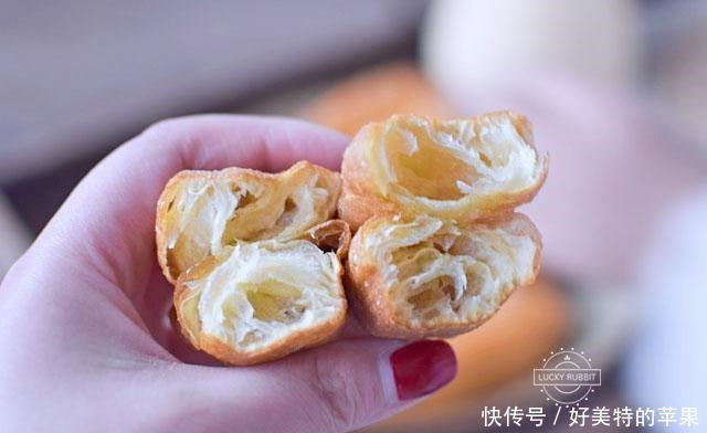 炸油条根本没难度,我每次都成功,都是这个配方好,我现在告诉你