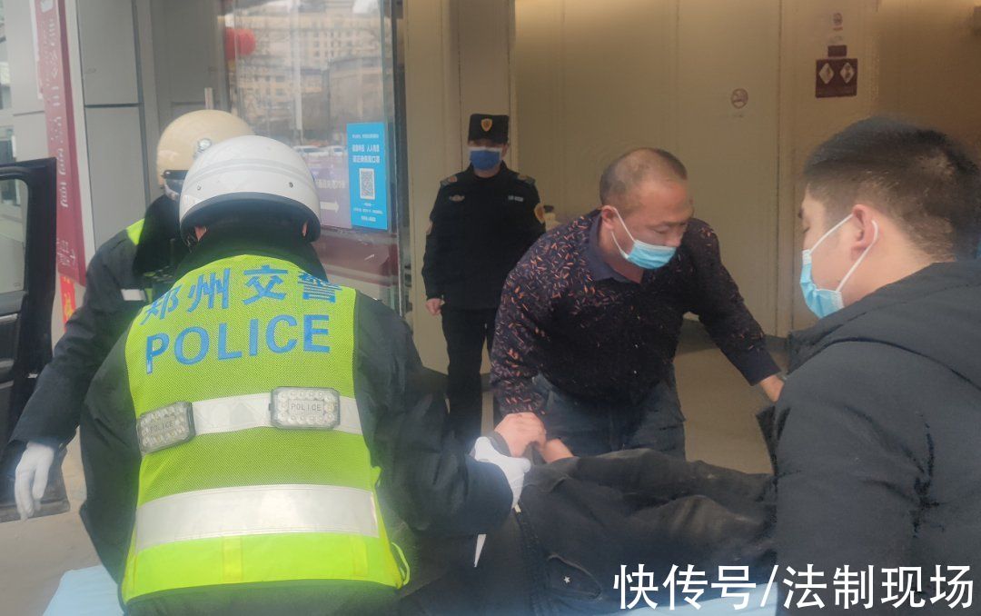 指挥室|「我为群众办实事」郑州交警紧急开道，护送患者及时就医