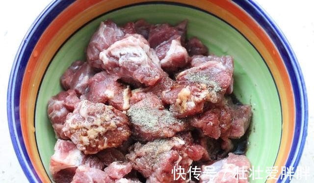 下饭|蒜香酱牛肉粒杏鲍菇，嚼劲十足，美味下饭！