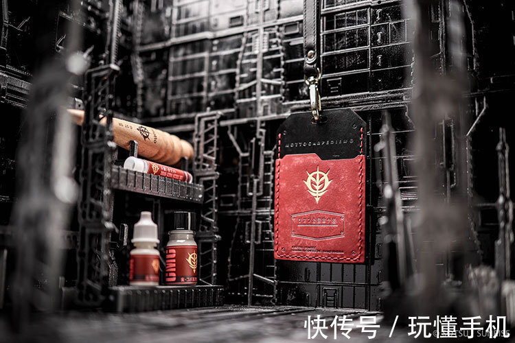 皮革 高达联名皮革产品:三大经典招牌机甲均亮相