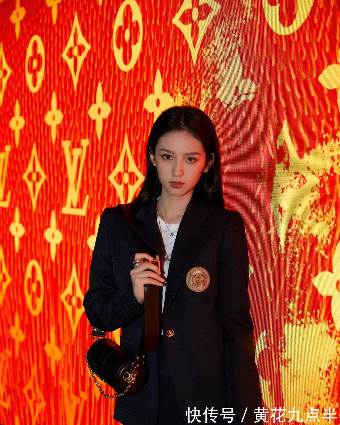 姚安娜|中餐廳路透圖曝光，姚安娜徹底甩脫公主形象，看著比周也更大方！