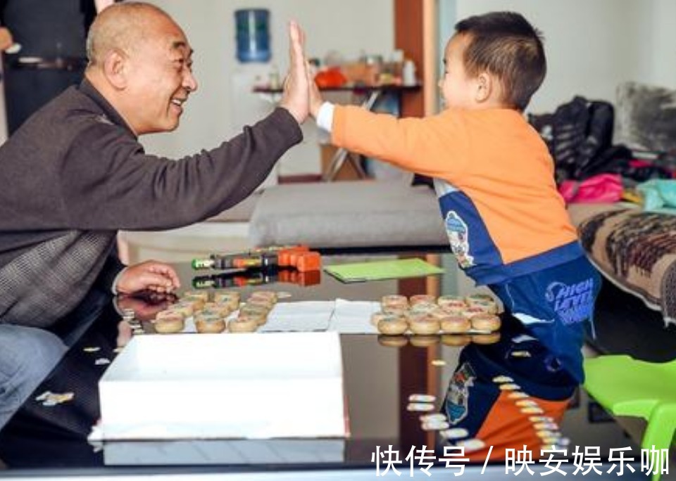 财产|“你没儿子财产早晚都是我的”,4岁孩子口出狂言,姥爷霸气回应