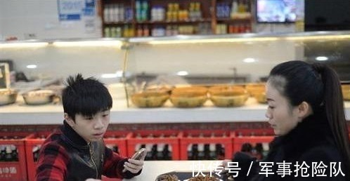 辍学|12岁男孩打游戏比赛挣了50万,父母让他辍学专心打游戏,结果如何